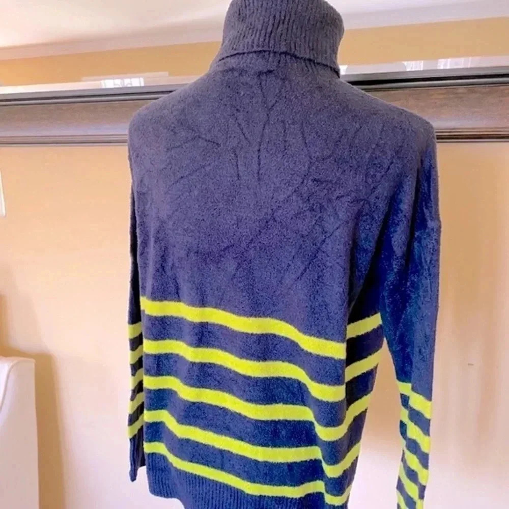 Vince Camuto NWT Navy Blue & Neon Yellow Striped Fuzzy Turtleneck Sweater M - Picture 4 of 10